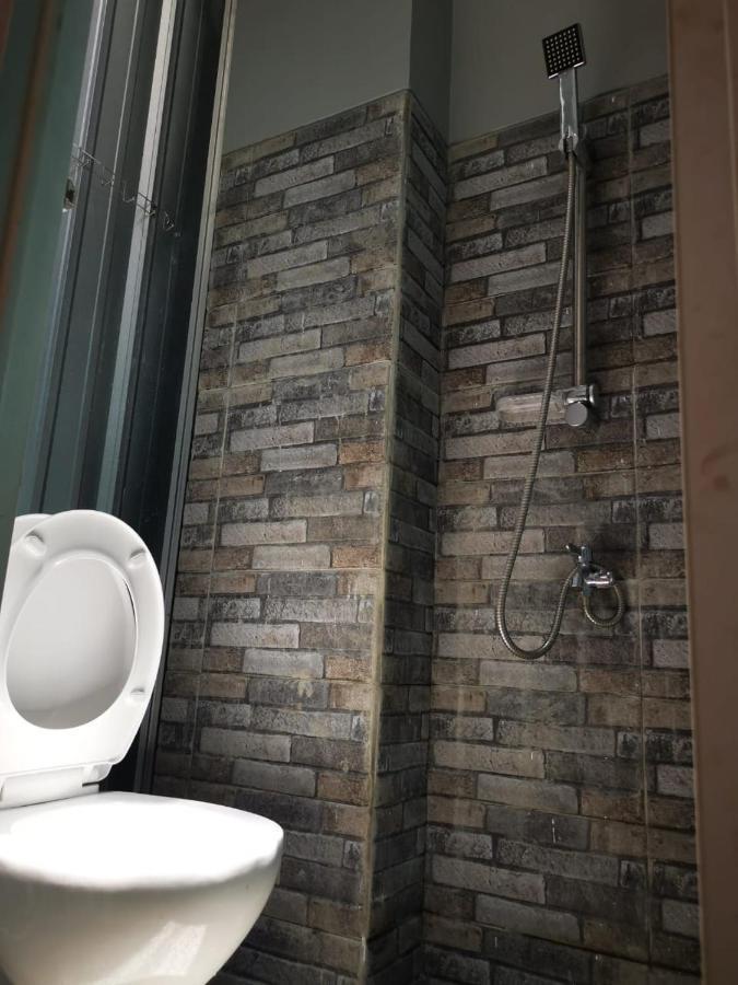 Cilacap Guest House Екстер'єр фото